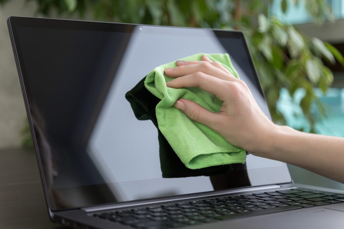 How to clean a computer screen